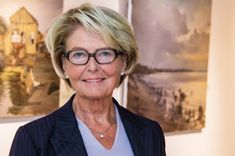 Christa Block bei der Ausstellung ihrer Privatsammlung