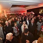 Große Menschengruppe anlässlich des Neujahrspunsches im Grand Elysée Hotel Hamburg